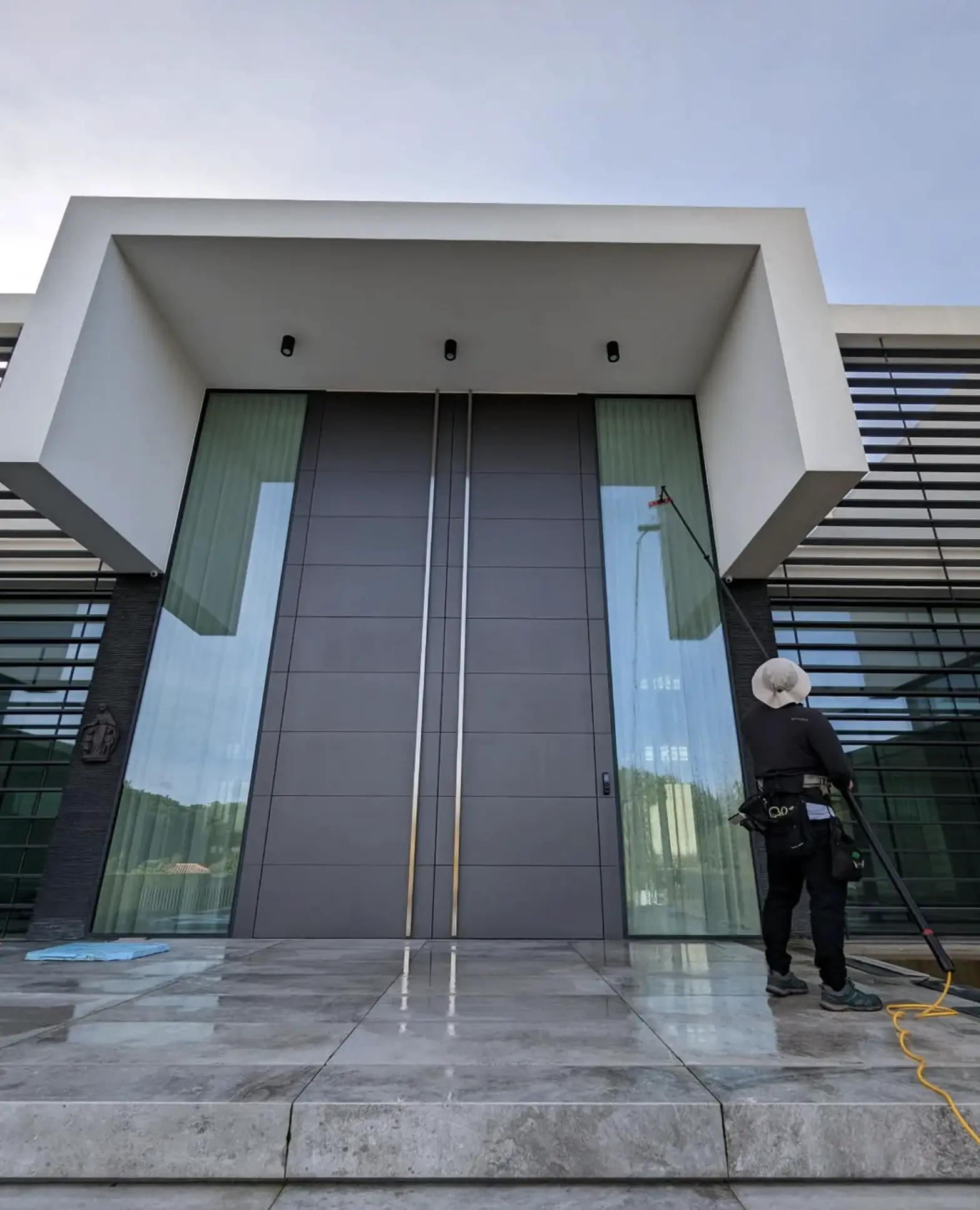 All Sesame | What solution do commercial window cleaners use? Commercial window cleaning