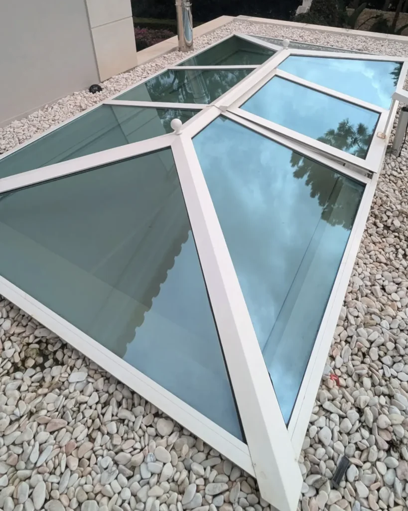 What solution do commercial window cleaners use?