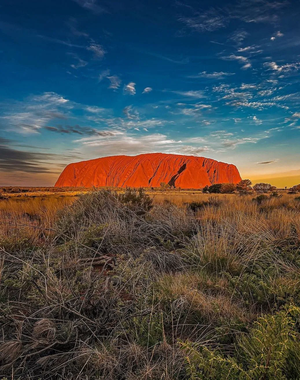 Why does Uluru turn red at sunset